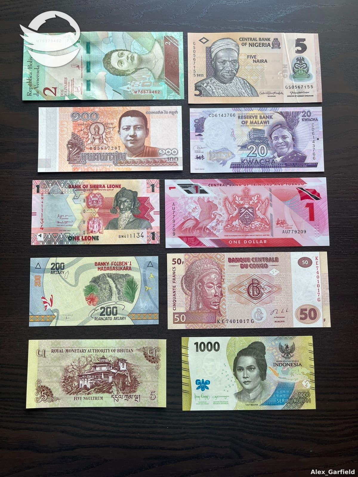 ლოტი 032 - შერული ქვეყნების ბანკნოტები (UNC, გაუკეცავი)